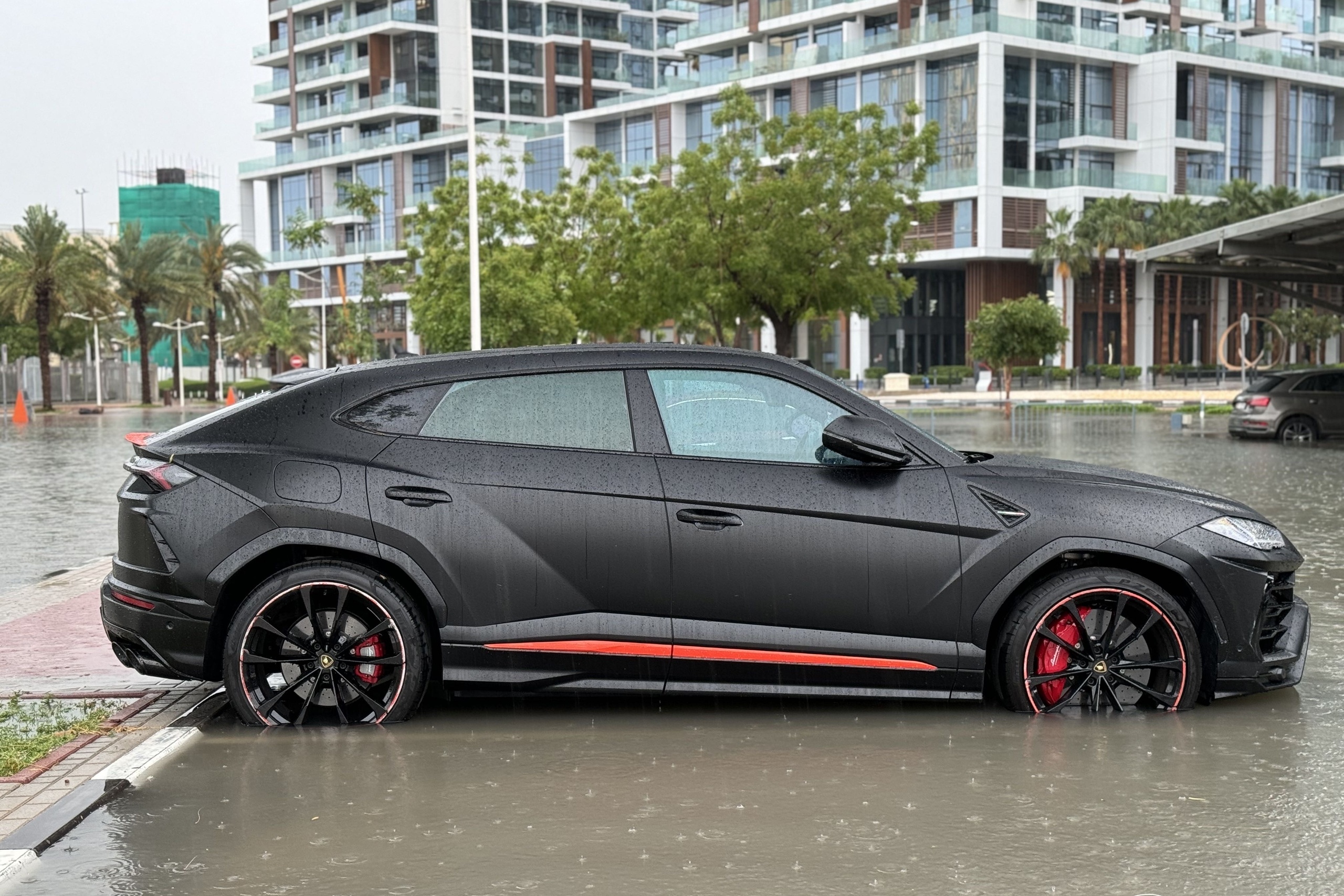 Lamborghini Urus Graphite Capsule Ng P Trong L T T I Dubai T Znews Vn