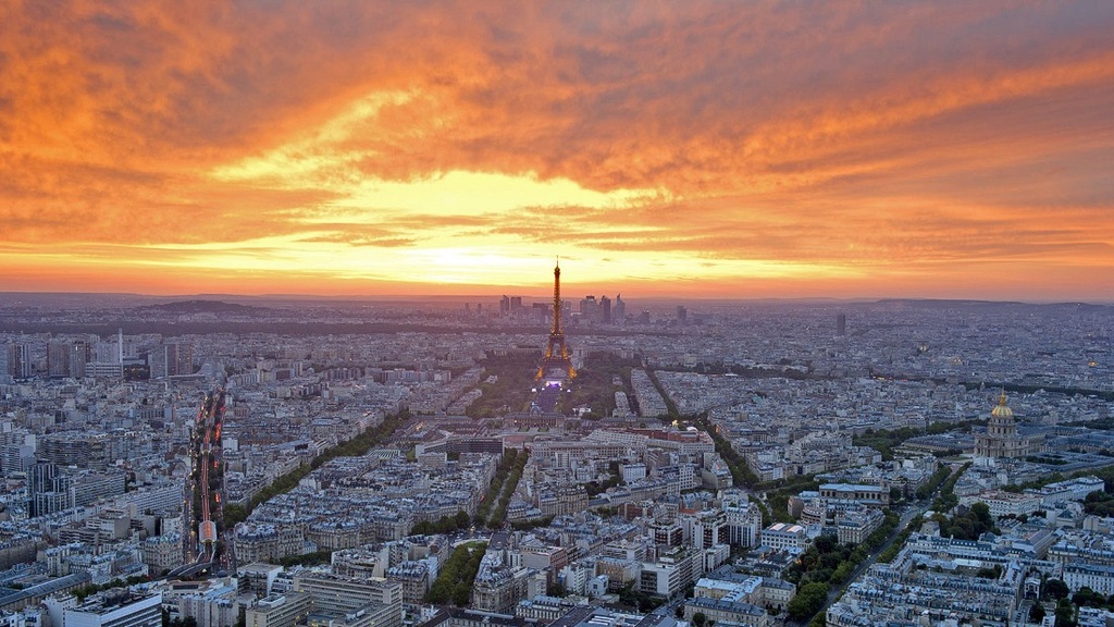 1. Paris: Kinh đô hoa lệ với những cây cầu đầy khóa tình yêu, điện Elysees hay những địa danh lãng mạn tạo thành nét riêng của thủ đô nước Pháp.