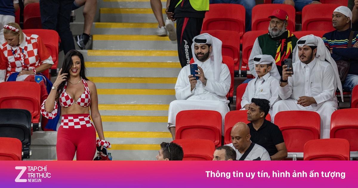Nữ người mẫu gây tranh cãi vì mặc bikini đến xem World Cup Đời sống ZNEWS VN