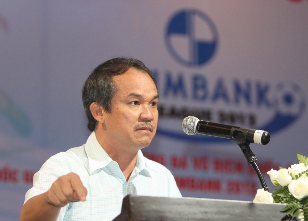 Bau Duc chi 500 ty lam bong da o Lao, Campuchia hinh anh