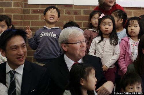 Be 5 tuoi gay 'sot' vi lam mat he sau lung Thu tuong Uc hinh anh