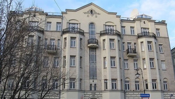 Quan chuc su quan Oman tai Nga chet trong khach san hinh anh