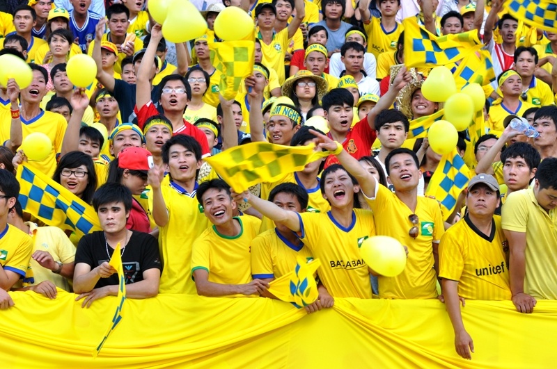 Fan Song Lam Nghe An phu vang san Thong Nhat hinh anh