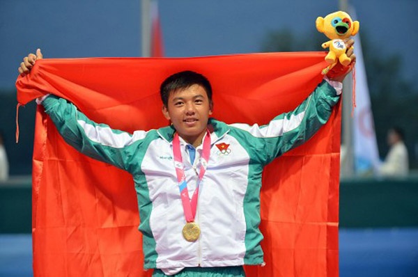 Hoang Nam: Cau be me banh trang thit luoc vo dich chau luc hinh anh