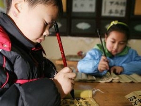 Gioi tre Trung Quoc quen dan cach viet chu Han hinh anh