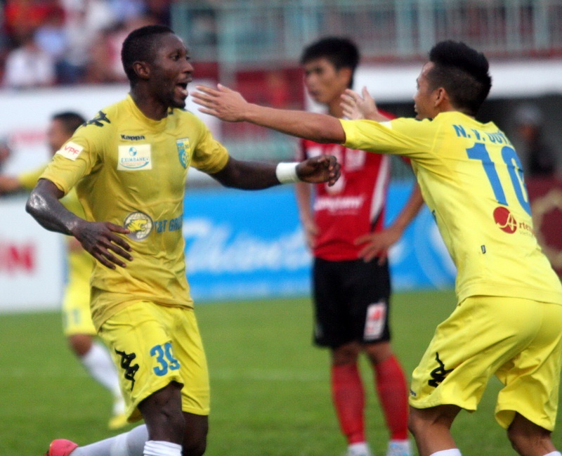 Ha Noi T&T vo dich V.League truoc 1 vong dau hinh anh