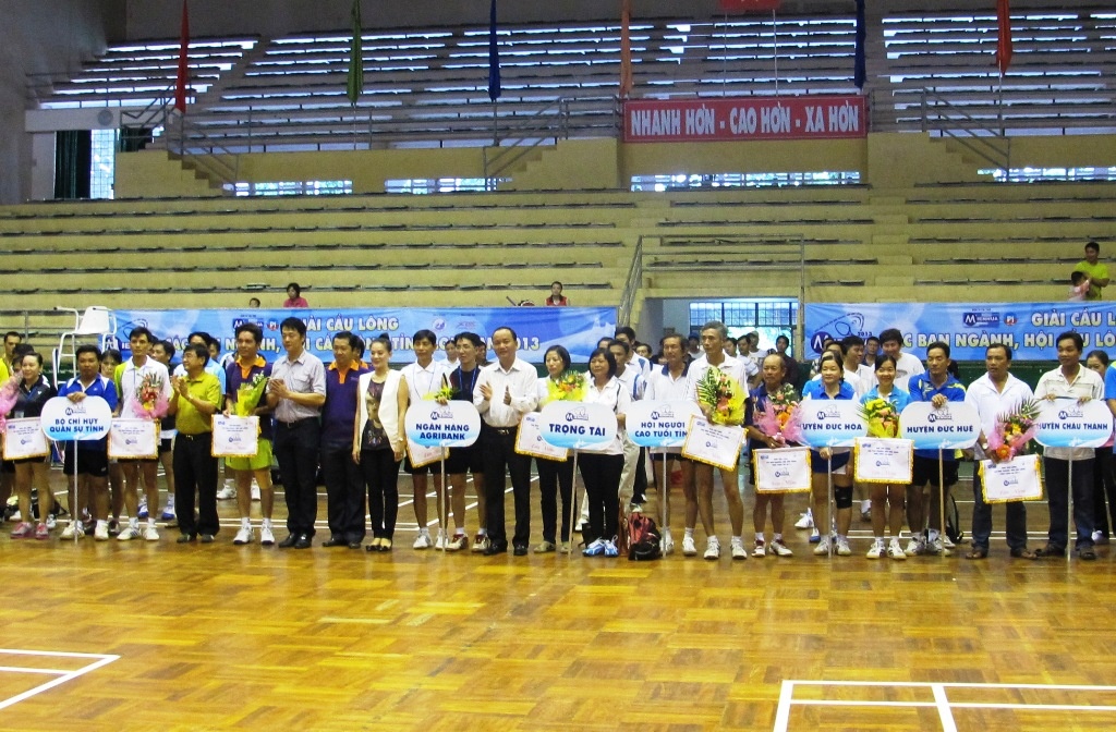 22 trieu tien thuong cho giai cau long tinh Long An 2013 hinh anh