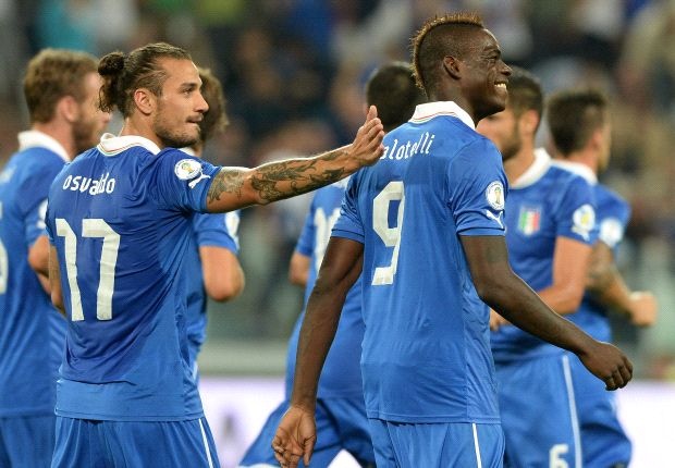 Balotelli: 'Ca the gioi phai so Italy' hinh anh