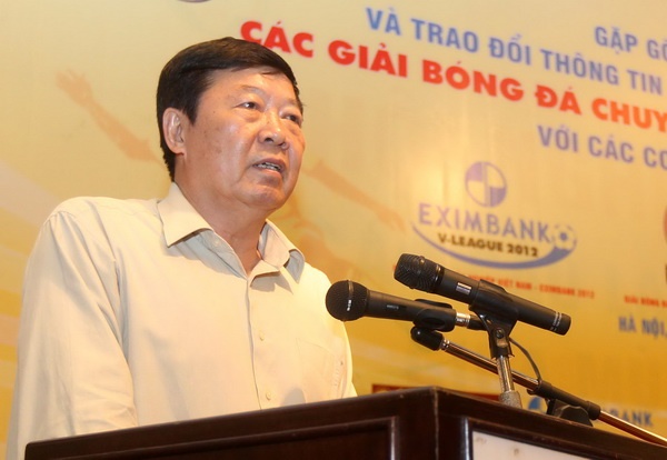 Truong giai V.League va hang Nhat dong loat tu chuc hinh anh