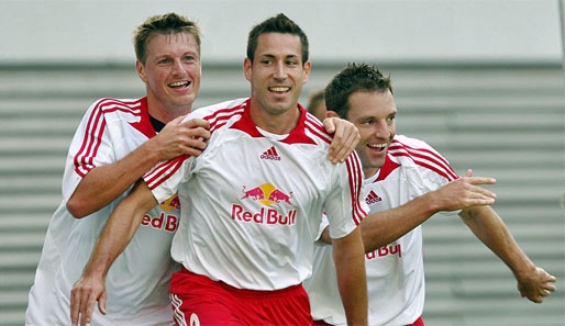 Pha dan xep ghi ban co mot khong hai hinh anh