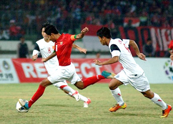 Thua tren cham luan luu, U19 Viet Nam tan giac mo vo dich hinh anh