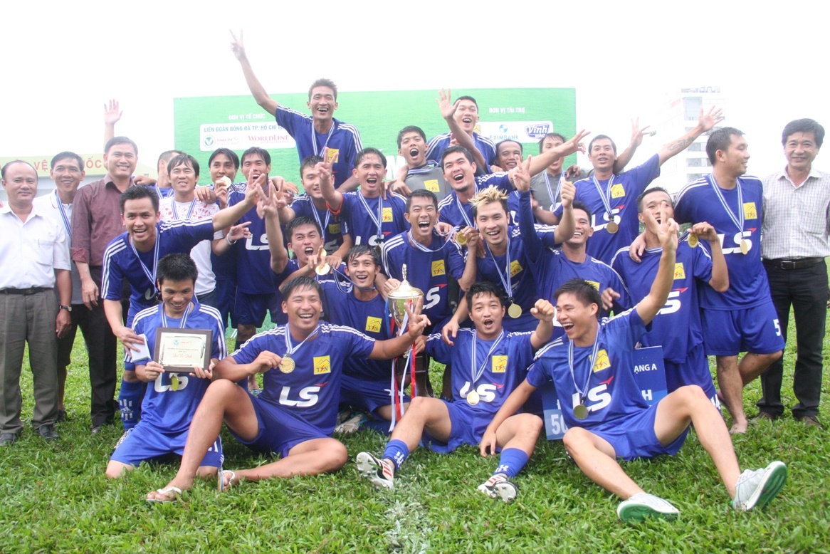 Thai Son Nam Q.8 vo dich giai hang A TP.HCM 2013 hinh anh