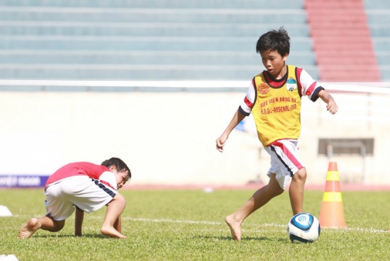 Cau thu U19 da bong chan tran suot 5 nam hinh anh