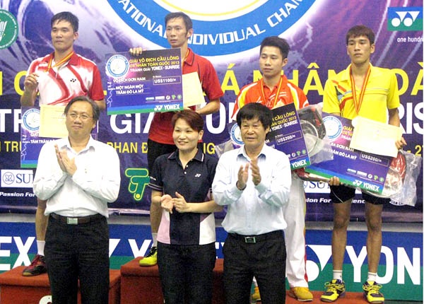 Nguyen Tien Minh lan thu 11 len ngoi VDQG hinh anh