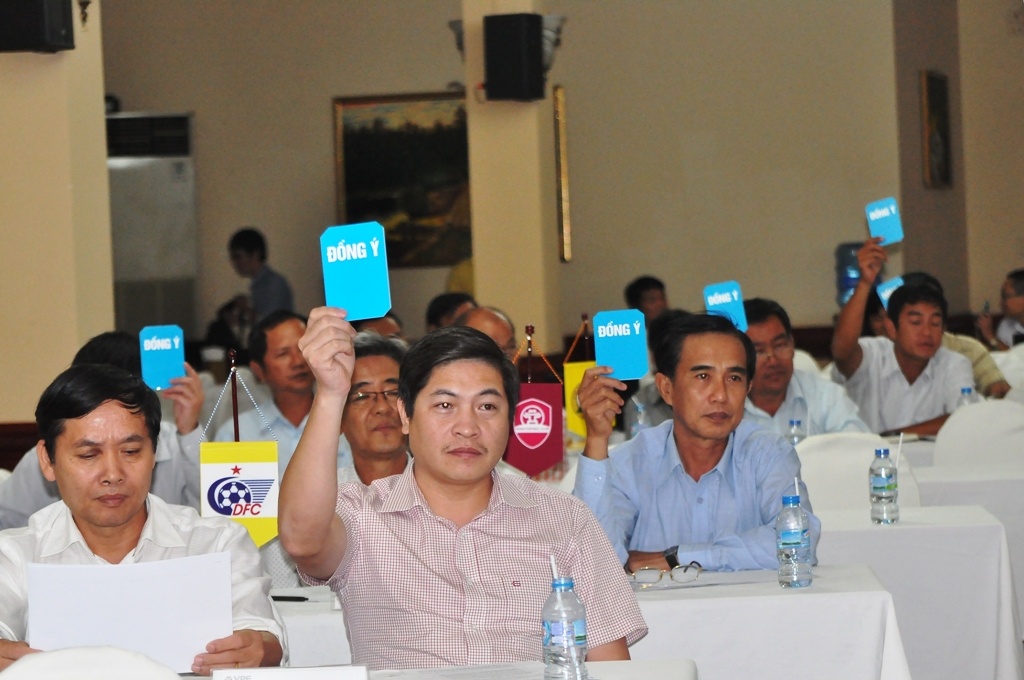 Cham dut viec sang nhuong cac doi bong V-League hinh anh