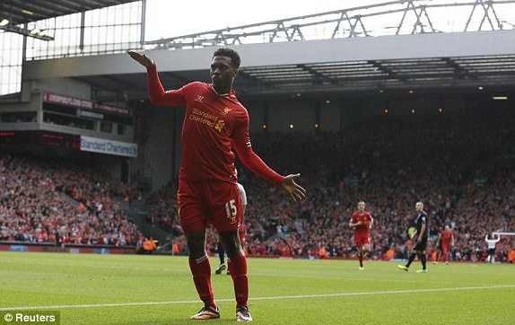 Song sat Suarez - Sturridge dua Liverpool len dau bang hinh anh
