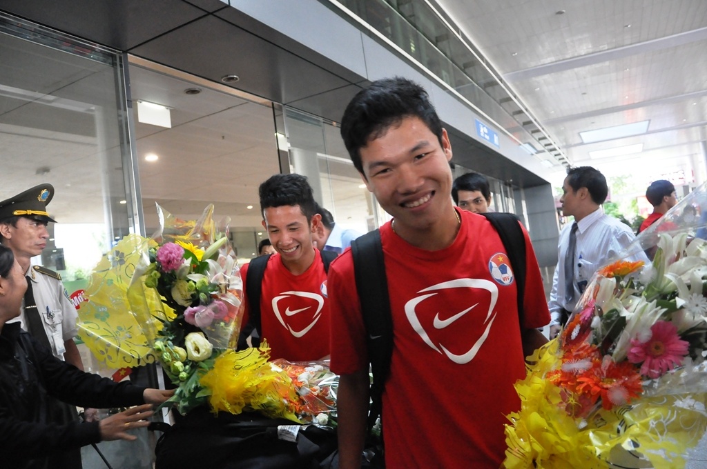 Tuyen thu U19 duoc tang 20 trieu dong de mua ‘de' moi hinh anh