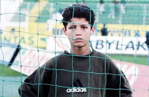 Me va chi Ronaldo chia se bi mat nha CR7 hinh anh