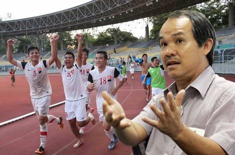 Bau Duc cam cac cau thu tiep xuc voi truyen thong hinh anh