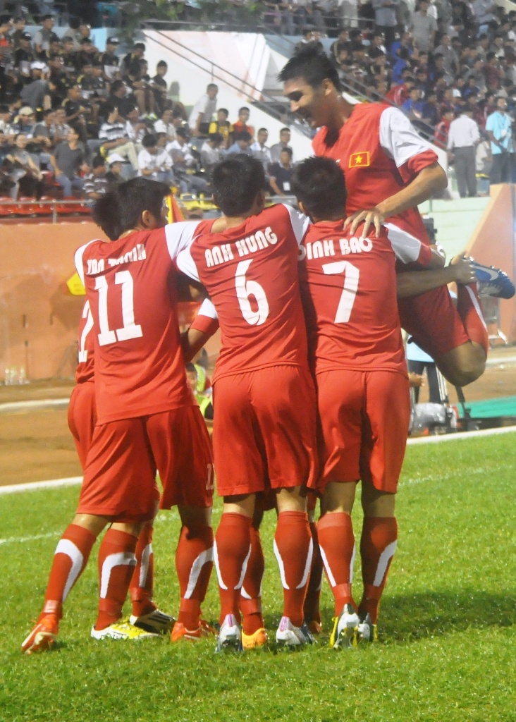 Thang tran 2, U21 Viet Nam vuon len dau bang hinh anh