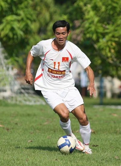 Cau thu va doi bong tinh kien nhau vi 950 trieu dong hinh anh