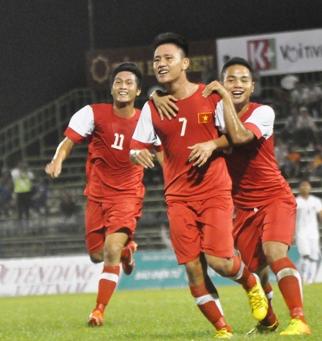 Cau thu ‘bay dem’, choi xau bi VFF bo roi hinh anh