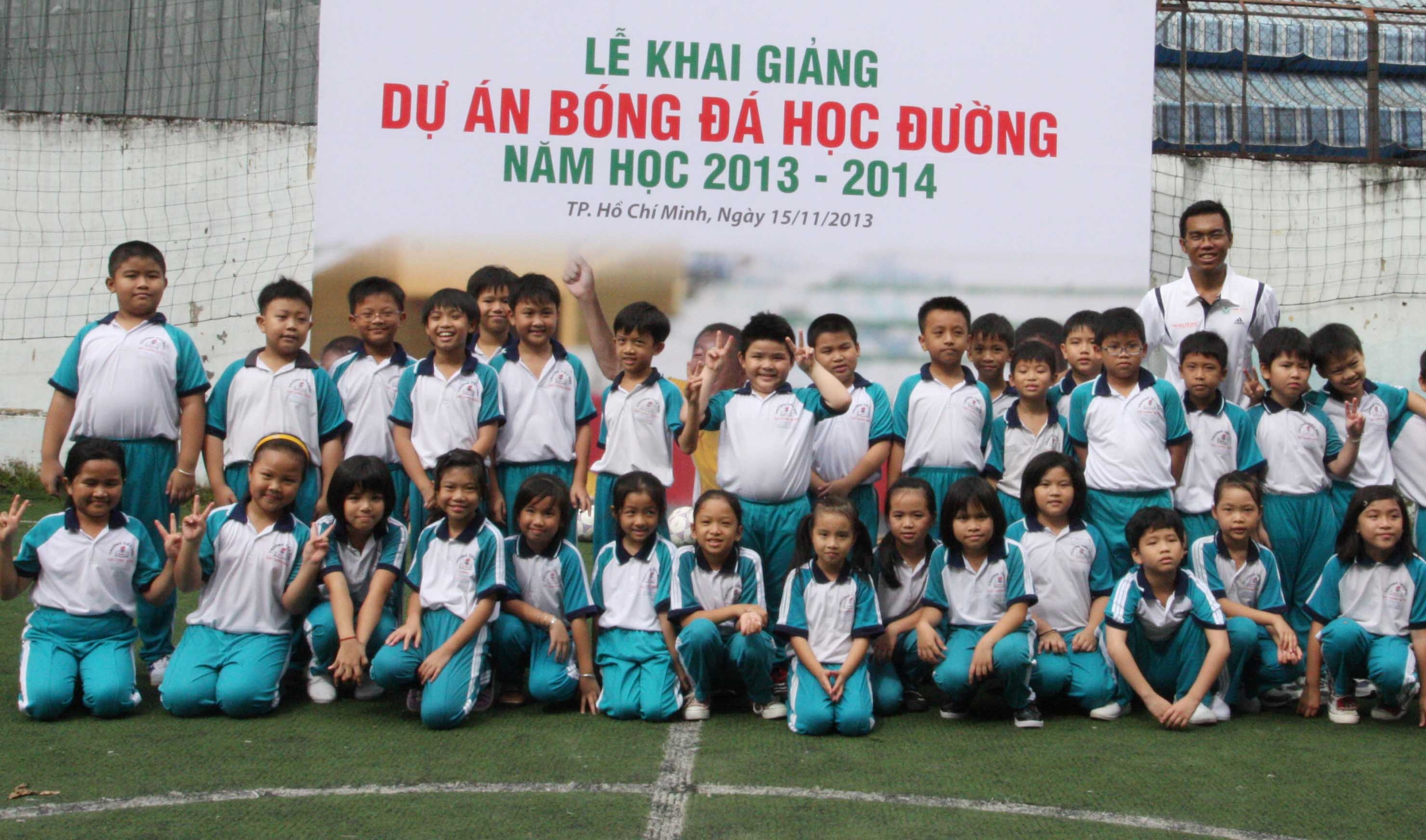 Khai mac chuong trinh bong da hoc duong 2013 - 2014 hinh anh