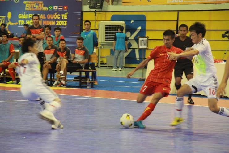 Futsal Viet Nam thua dang tiec truoc Nhat Ban hinh anh