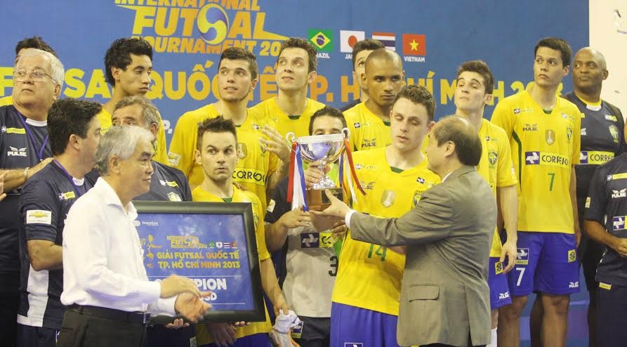 Ronaldinho, Robinho, Neymar truong thanh tu futsal hinh anh