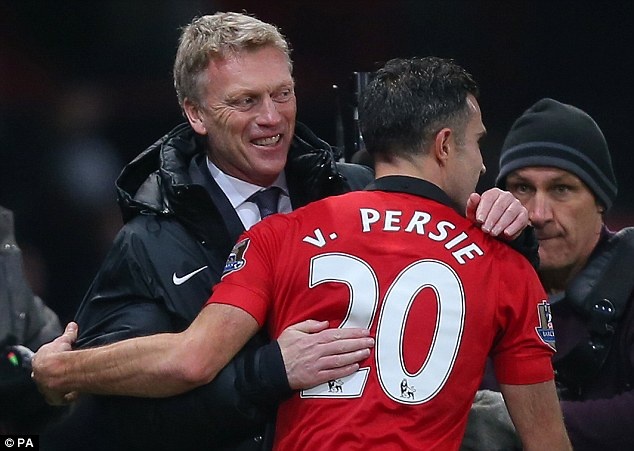 Van Persie, Vidic lo tran gap Leverkusen hinh anh