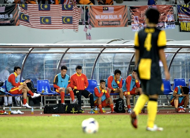 Bong da Viet Nam nen hoc thanh cong cua Thai Lan hinh anh