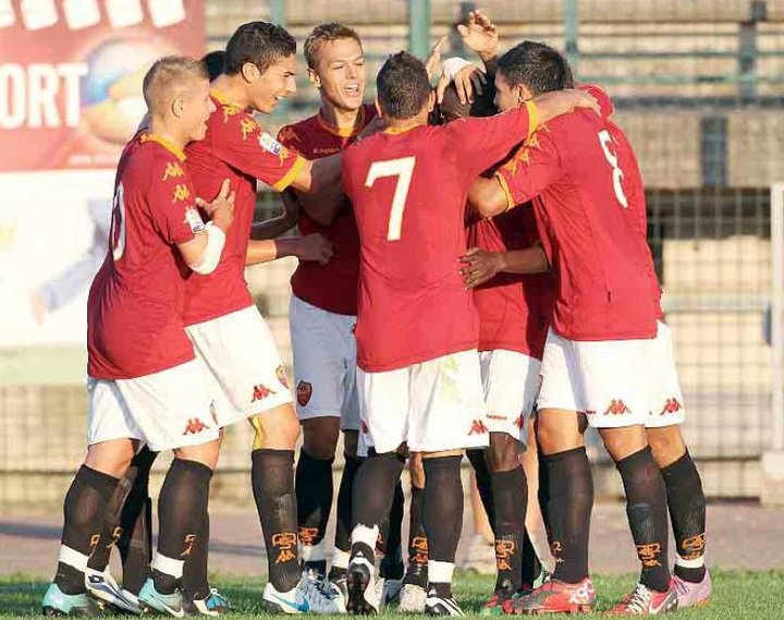 U19 AS Roma yeu cau thuc don hon ca VIP hinh anh