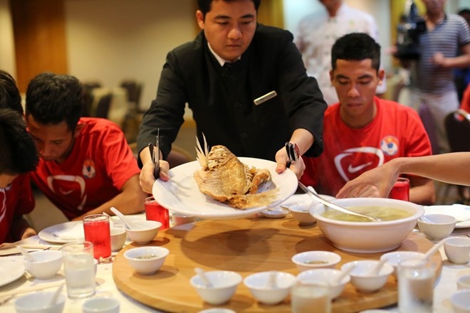 Moi cau thu U19 Viet Nam an het 3 trieu dong mot ngay hinh anh