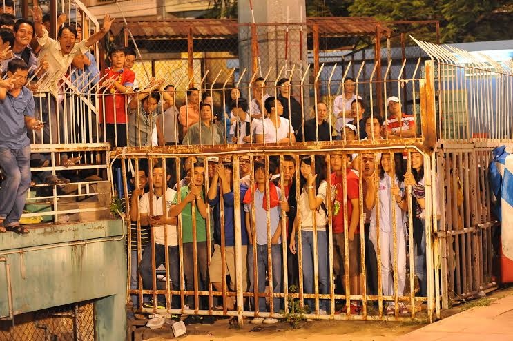 Hang ngan khan gia co ve khong duoc xem U19 Viet Nam hinh anh