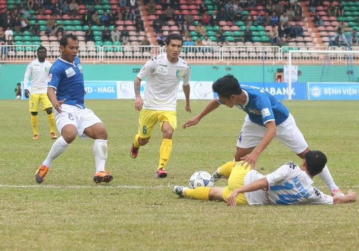 Con ca bau Duc tham bai ngay ra quan hinh anh