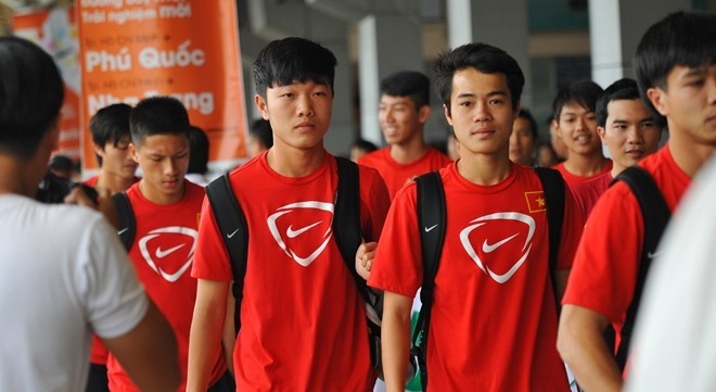 Arsenal ho tro U19 Viet Nam tap huan tai Anh hinh anh
