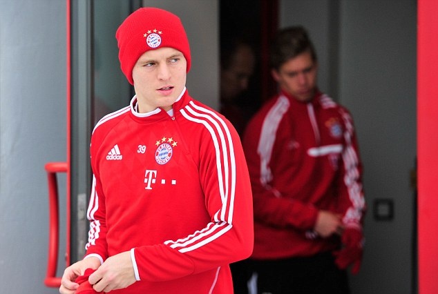 Guardiola cho phep Toni Kroos den Man United hinh anh