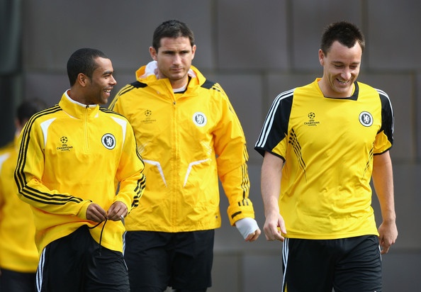 Chelsea giu chan Lampard, 'tong co' Terry, Ashley Cole hinh anh