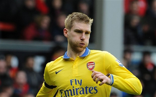 Metesacker bi dong doi danh bam mat truoc tran gap Liverpool hinh anh