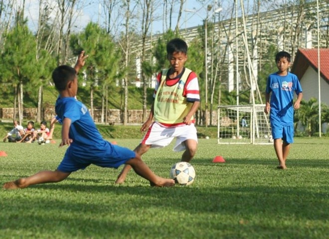 Bau Duc mo rong noi luyen quan trieu do cho U19 hinh anh