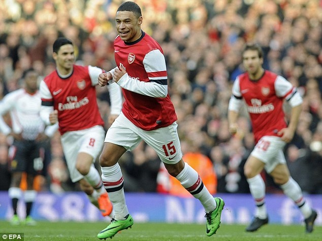 Than tai Chamberlain mat suat da chinh tran Arsenal - Bayern hinh anh