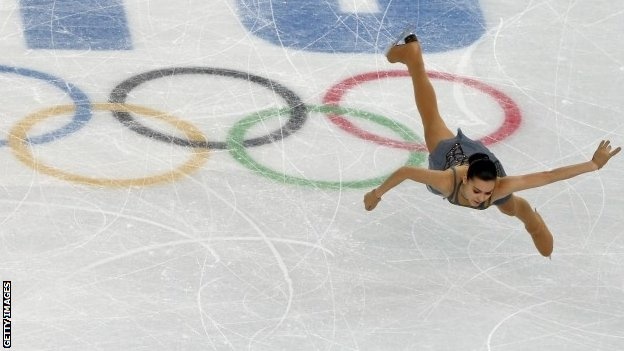 Adelina Sotnikova gianh HCV truot bang nghe thuat nu. hinh anh