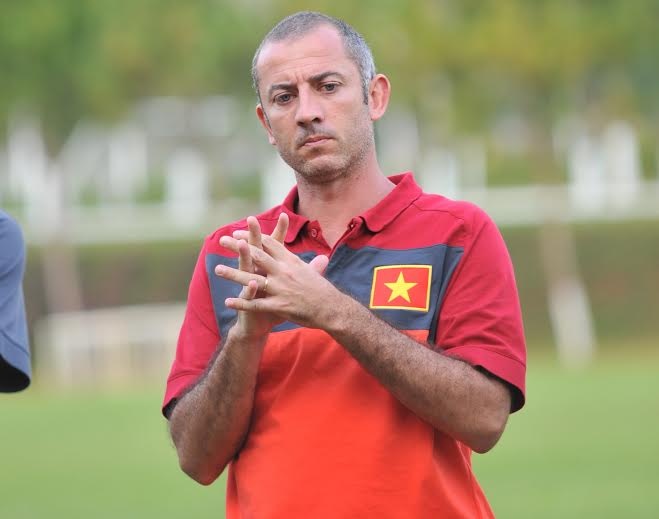 ‘Tam suc bau Duc bo ra, cau thu phai tra tren san' hinh anh