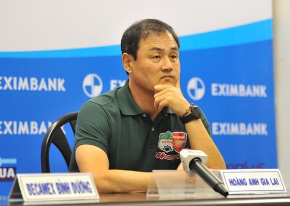 HLV HAGL thua nhan doi bong sa sut hon mua truoc hinh anh