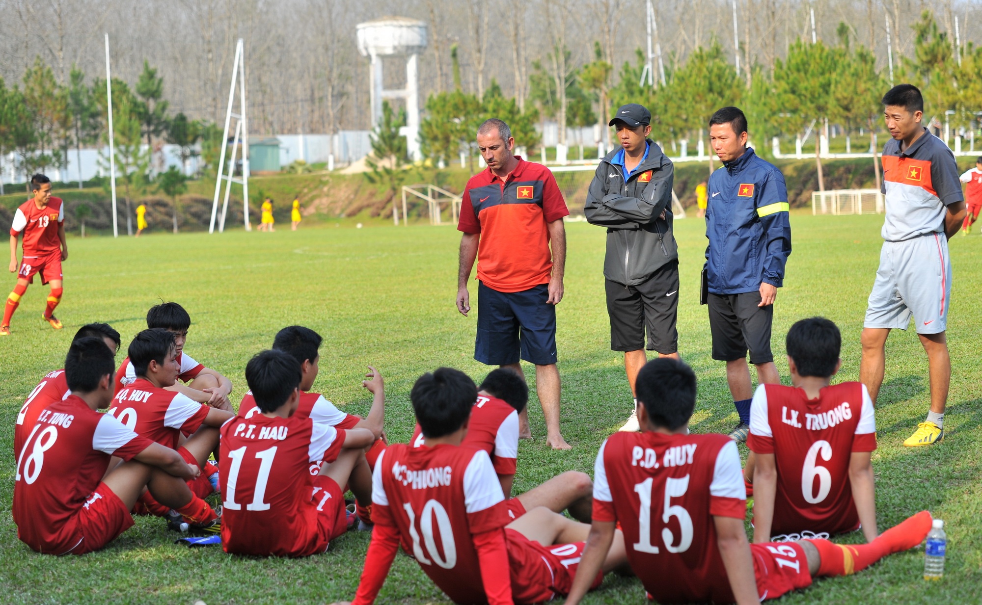 Hai pho tuong tham lang cua HLV U19 Viet Nam hinh anh