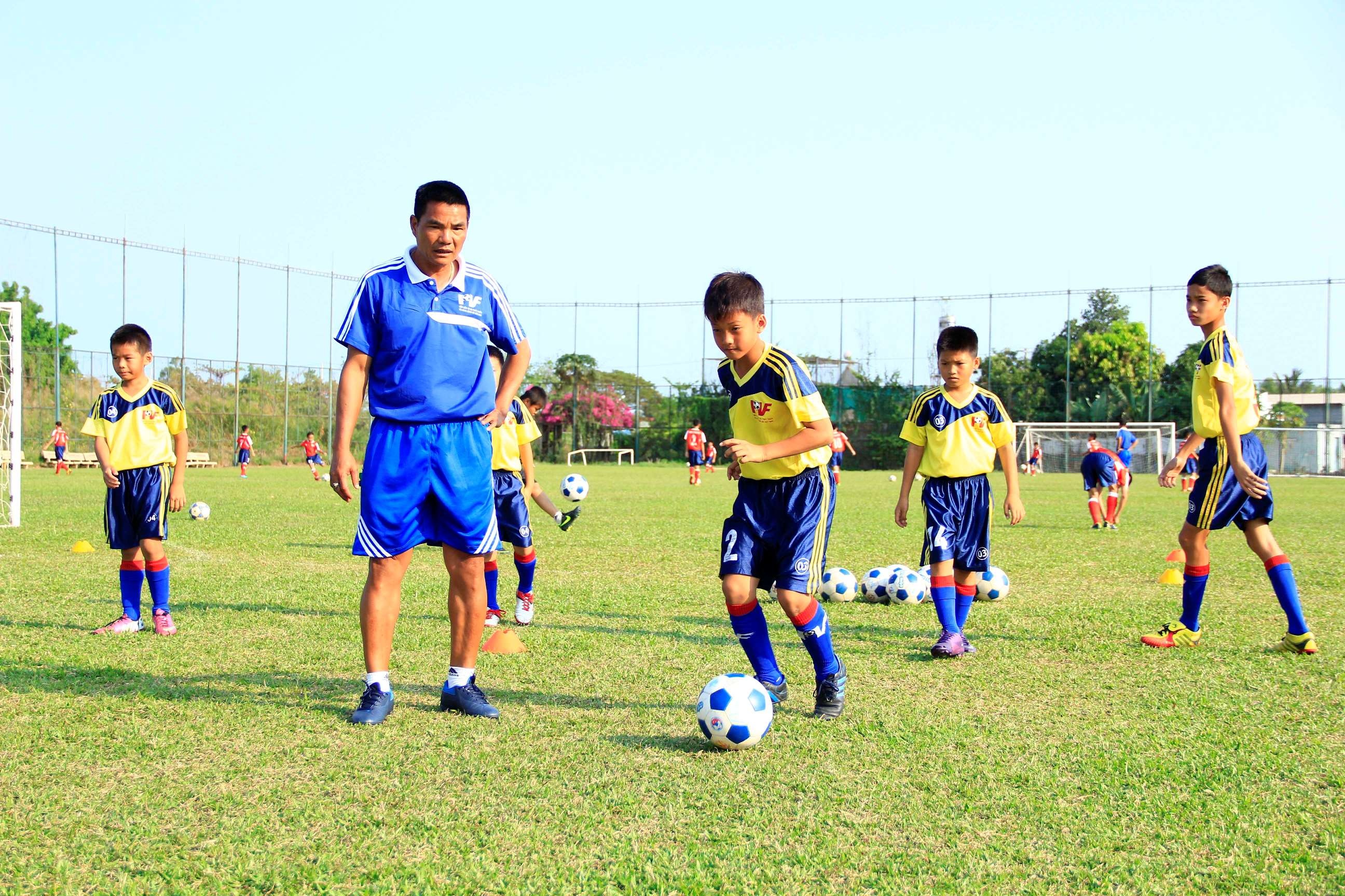 PVF tuyen sinh tai nang bong da tre khap ca nuoc hinh anh
