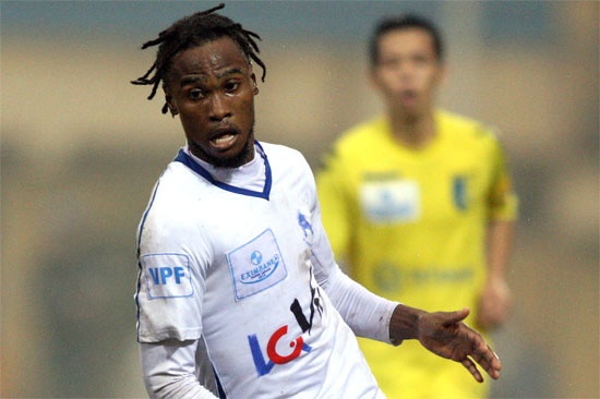 VFF treo gio cau thu dam vao mat doi phuong hinh anh