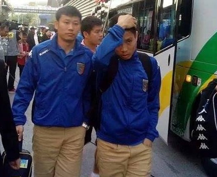 Cau thu Ha Noi T&T hoang so vi dong dat tai Indonesia hinh anh