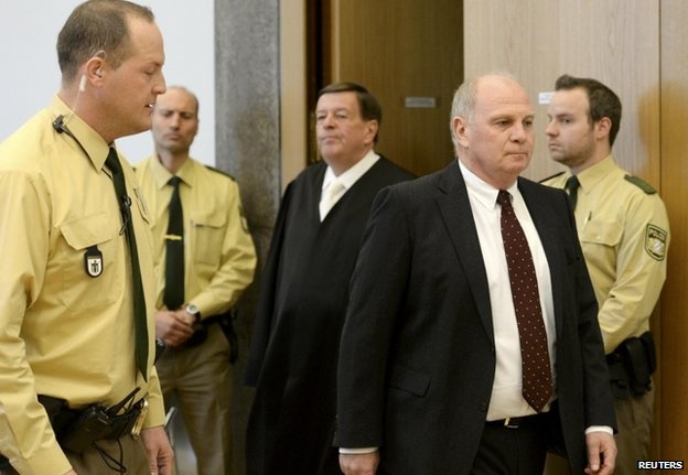 Chu tich Bayern co nguy co ngoi tu 7 nam hinh anh