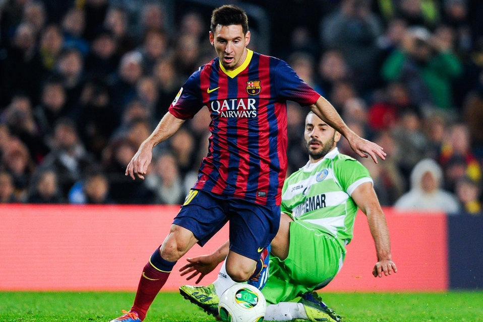 Messi muon nhan luong cao nhat Barca hinh anh